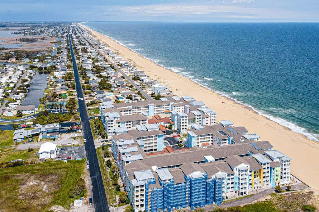 Bayfront penthouse with sunset views, 2 balconies, 3 pools & 2 fitness centers