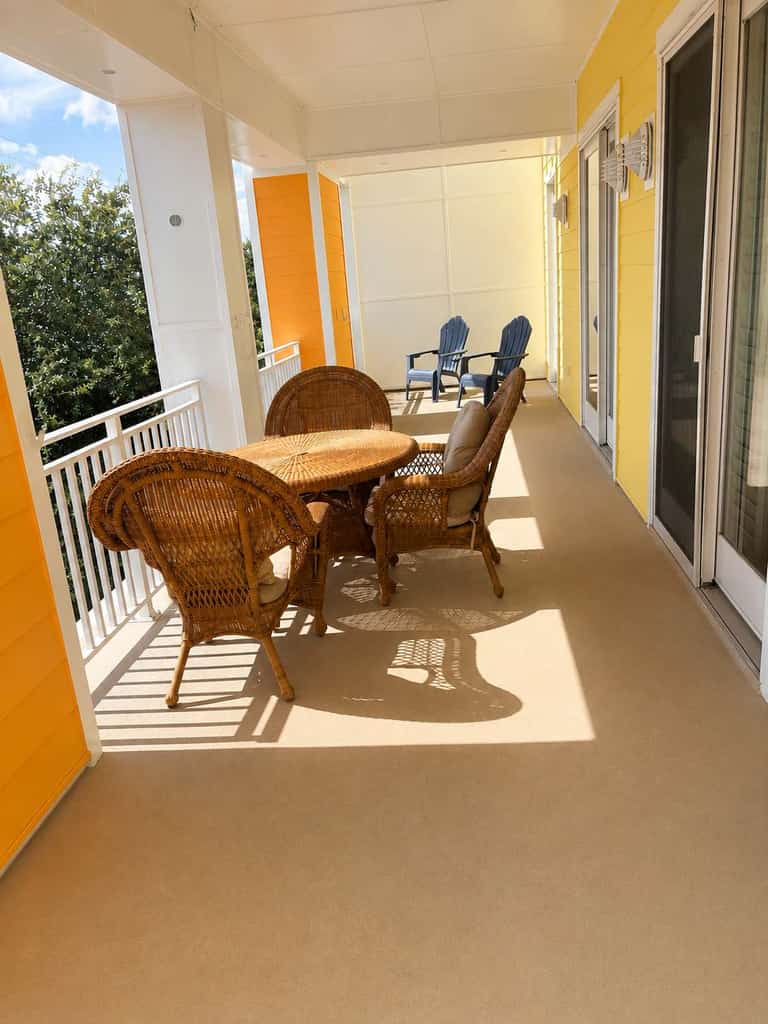 Bayside condo off the pool with amazing sunset view & gym