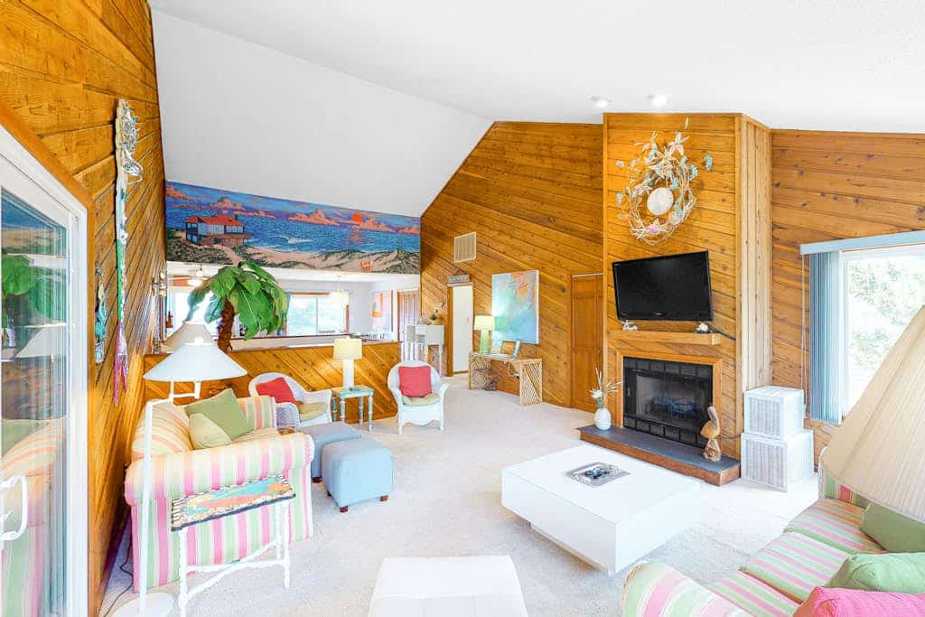 Bright and comfortable home steps from beach w/private pool, WiFi, & central AC