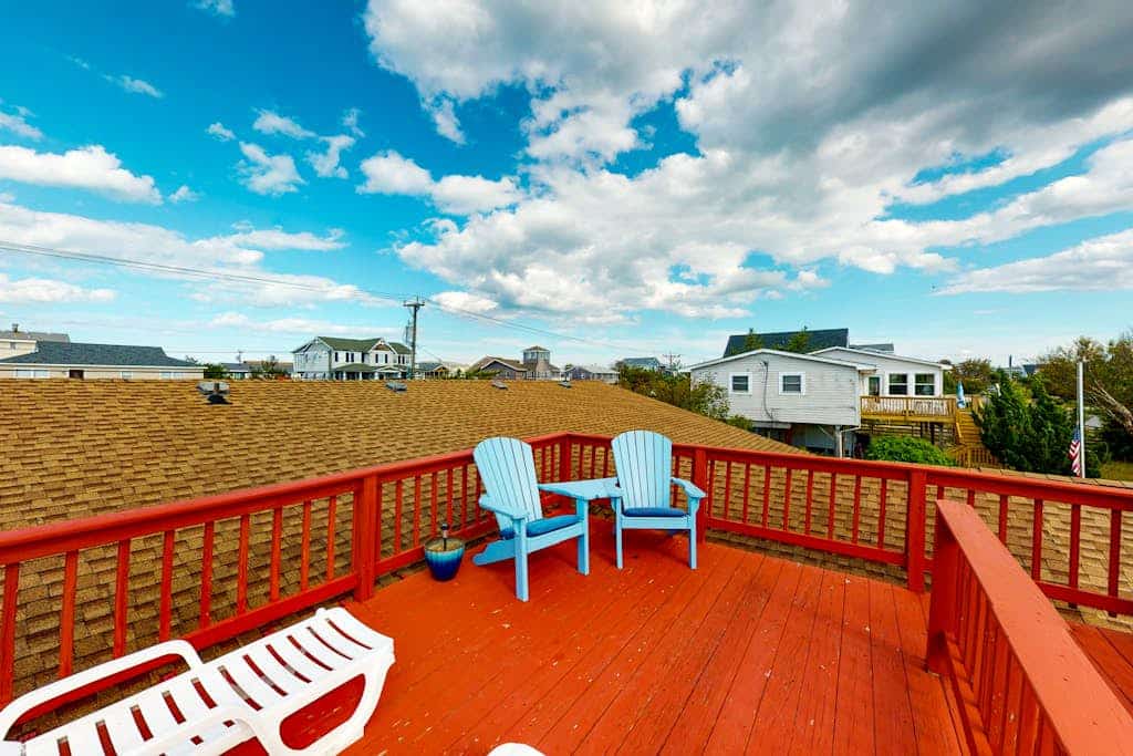 Dog-friendly home w/private pool and washer/dryer, WiFi, central AC, patio, deck