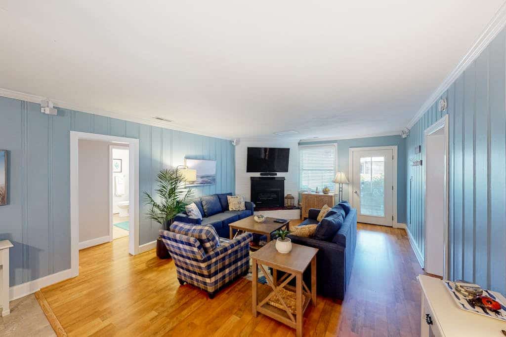 Dog-friendly home w/private pool and washer/dryer, WiFi, central AC, patio, deck