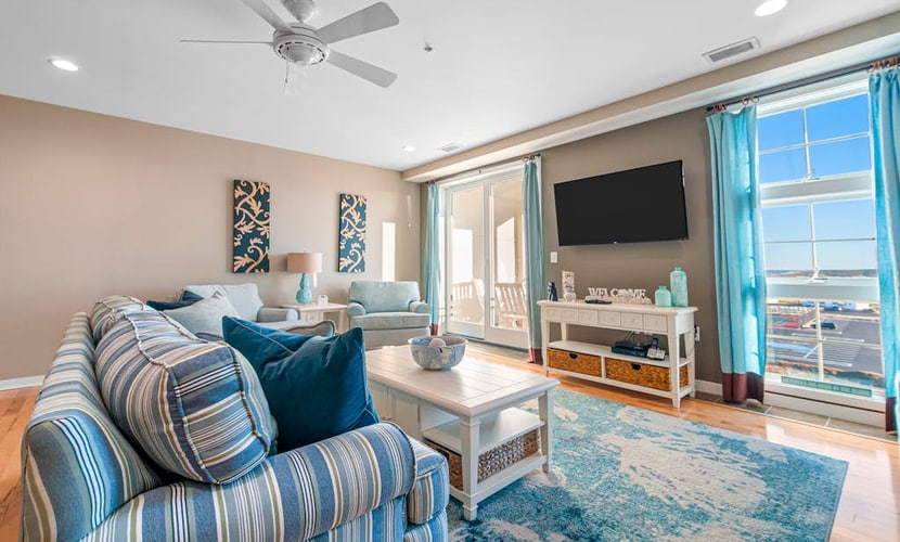 Wonderful condo in oceanfront complex with pools & gym