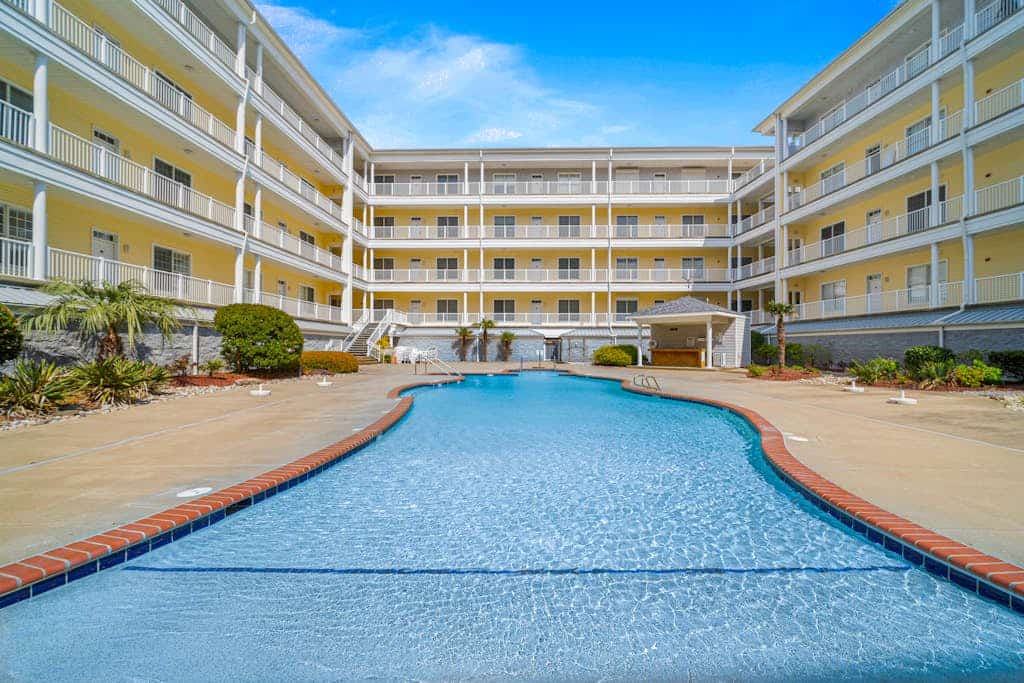 Oceanfront condo w/incredible beach views, shared outdoor pool, gym, & A/C