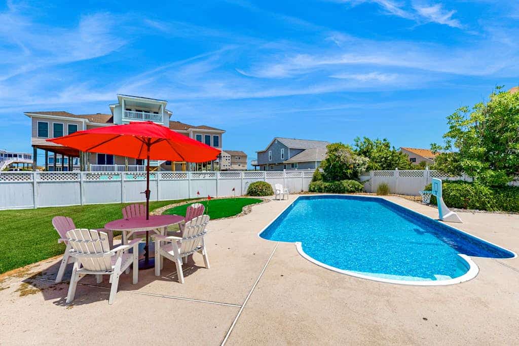 Renovated ocean-side house with pool, putting green, volleyball & beach access