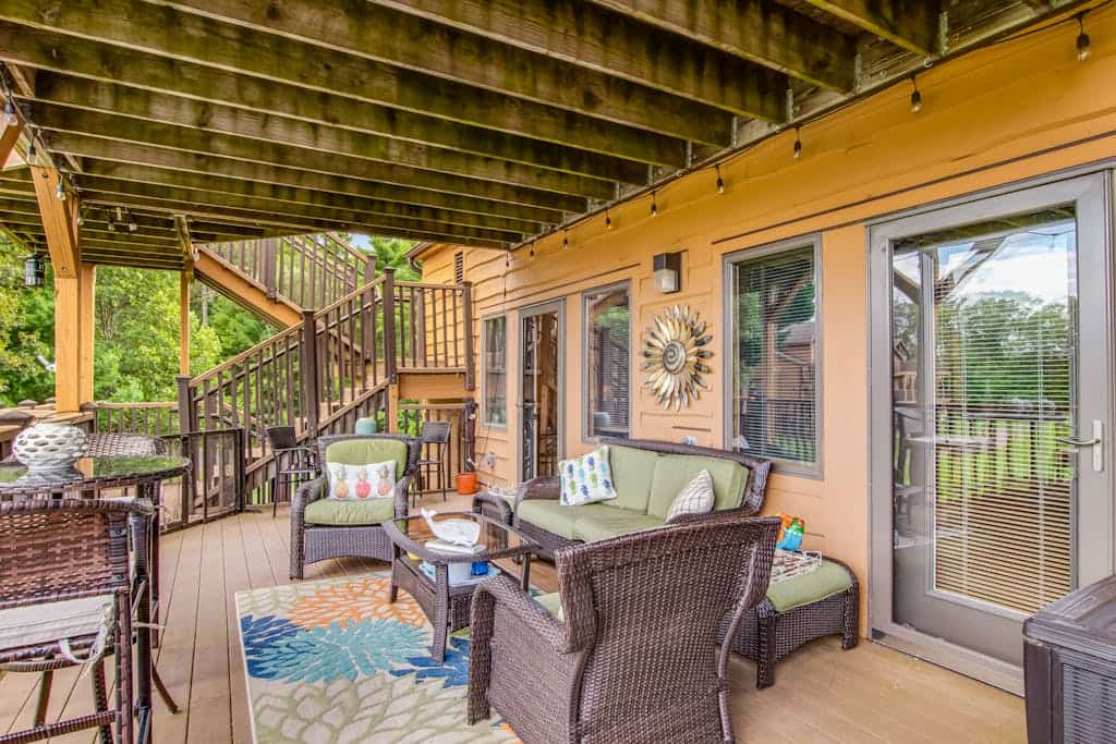 Condo at waterfront resort with golf course views, central AC, W/D, & pool