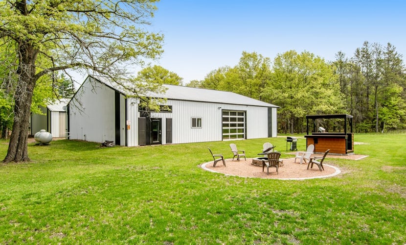 Renovated barn retreat with firepit, grill, sauna, foosball, kayaks & movie room