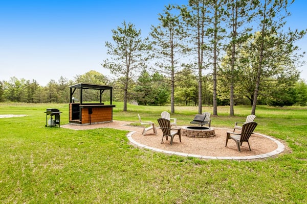 Renovated barn retreat with firepit, grill, sauna, foosball, kayaks & movie room