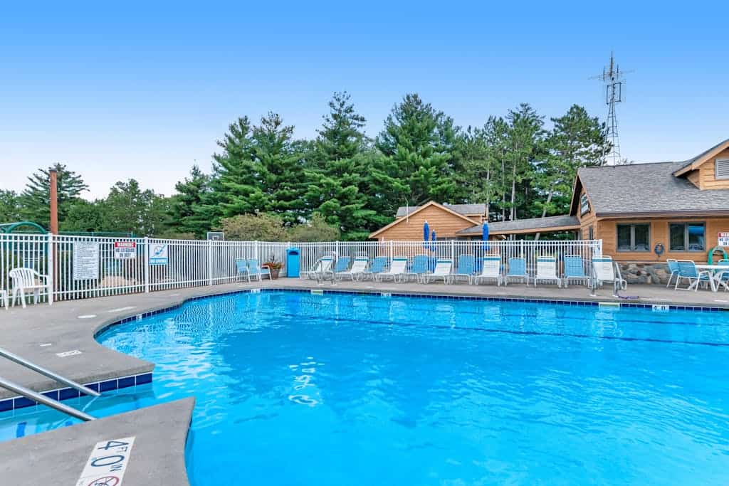 Condo with access to Golf, Pool, Hot tub, Lake access, & Resort Amenities
