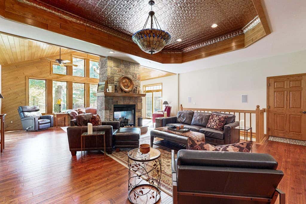 Luxurious Wooded Retreat