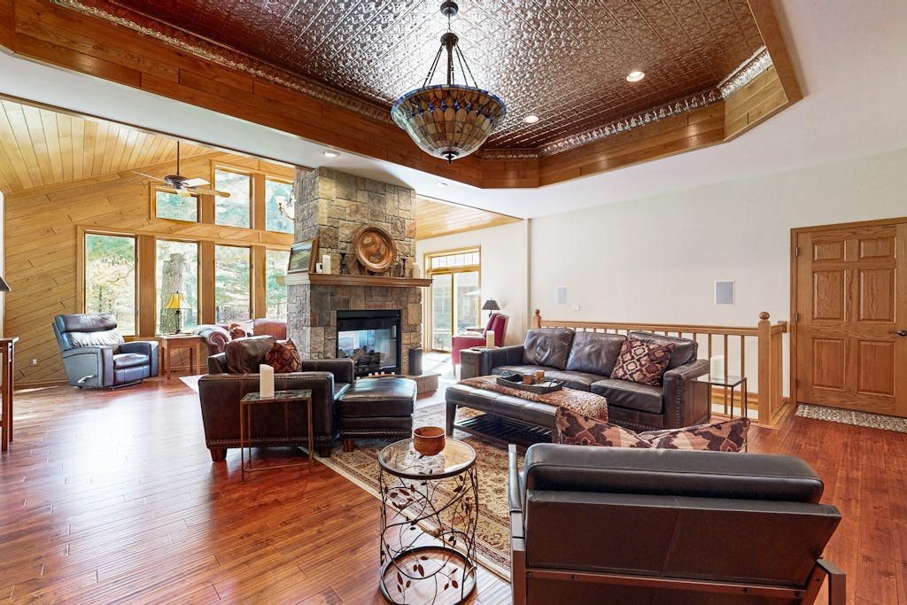 Luxurious Wooded Retreat
