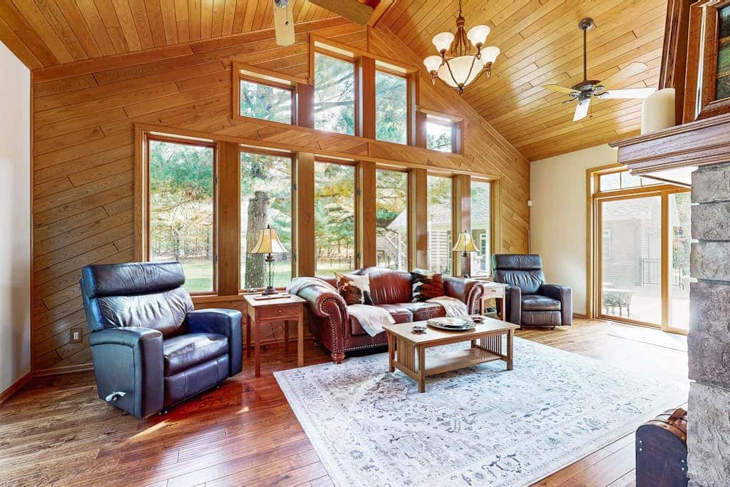 Luxurious Wooded Retreat