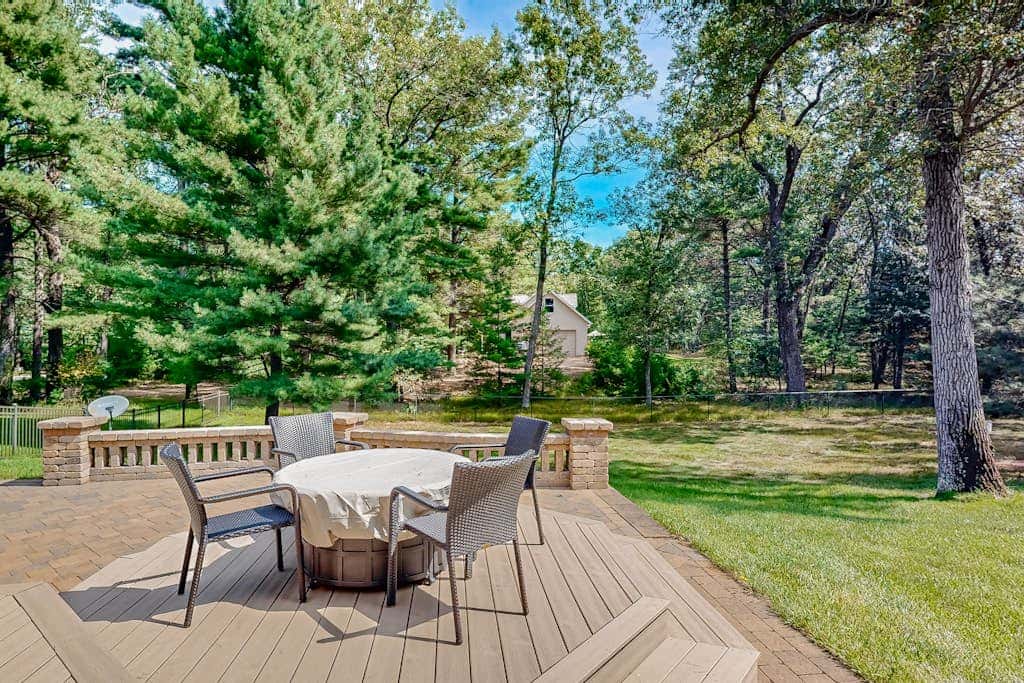 Luxurious Wooded Retreat