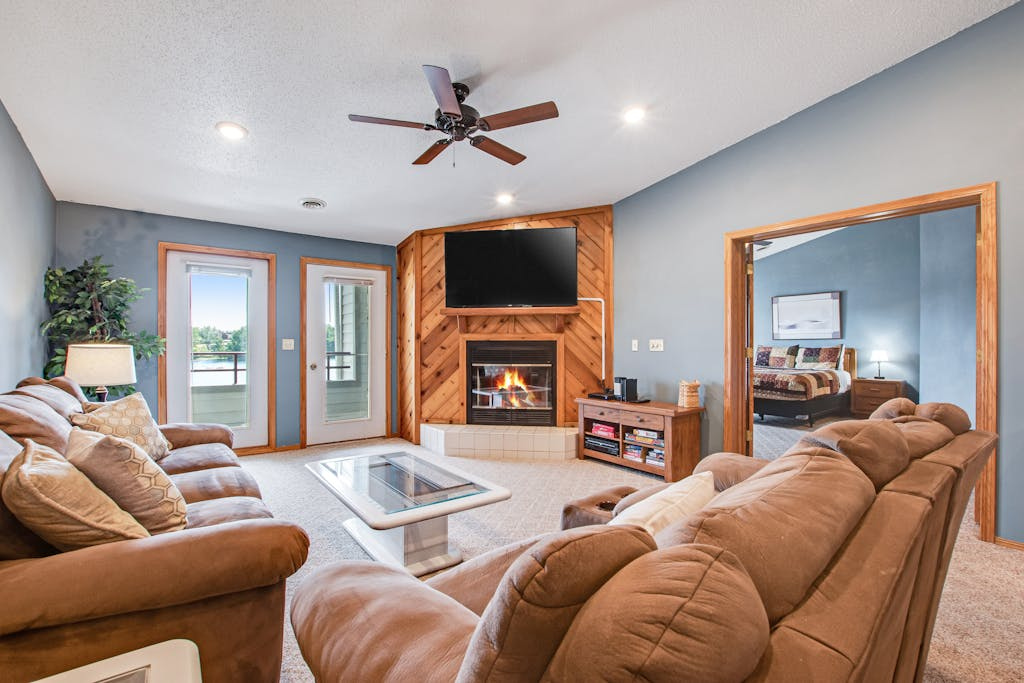 Lighthouse Cove Condo Resort 217 - Lakeside Memories
