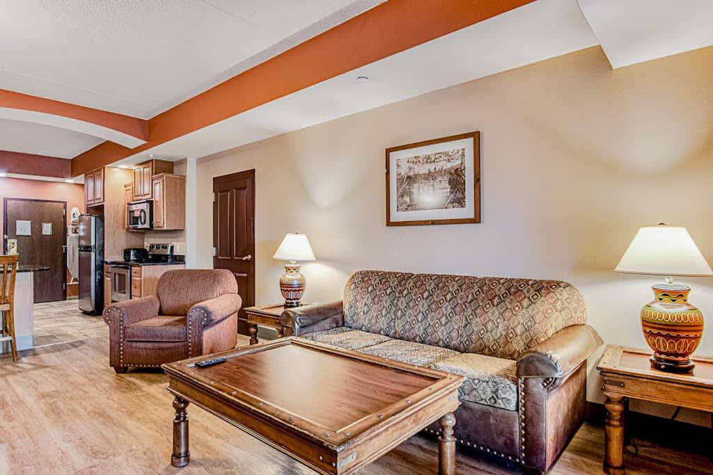 Enchanting condo with fireplace, full kitchen & central AC