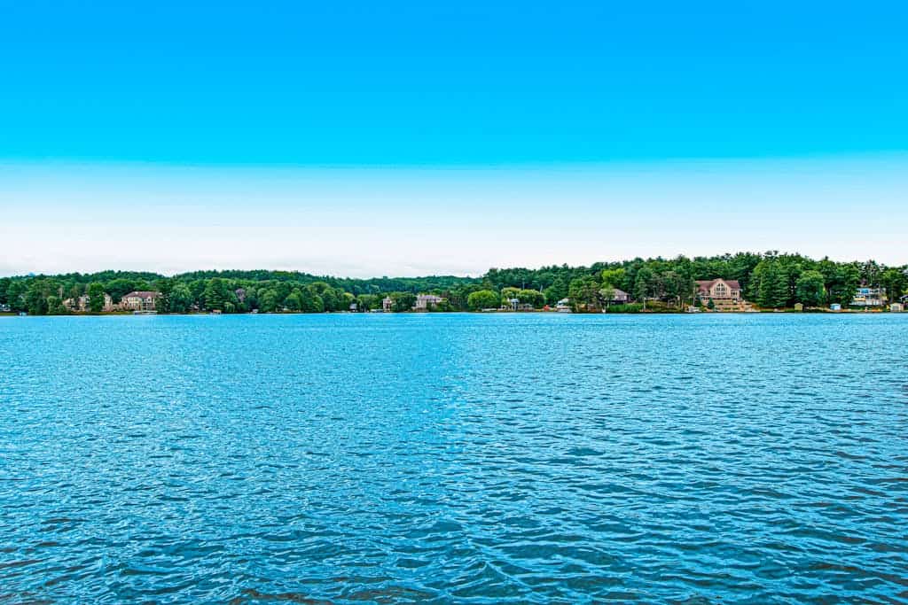 Waterfront condo with resort amenities, grill, firepit, jetted tub, & partial AC
