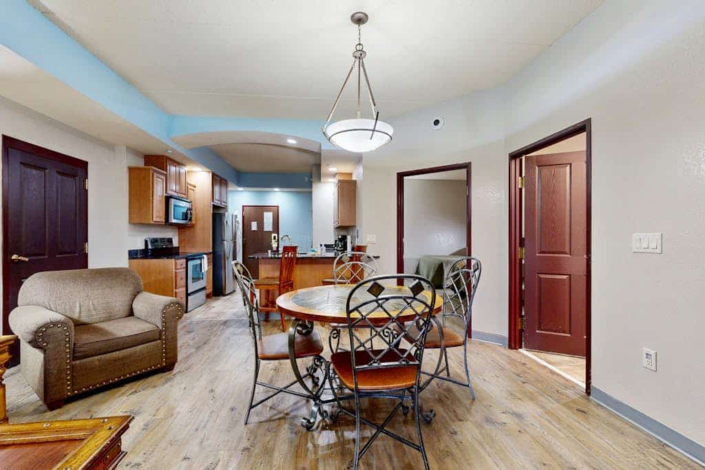 Chula Vista condo with jetted tub, on-site golf, & fireplace - great location