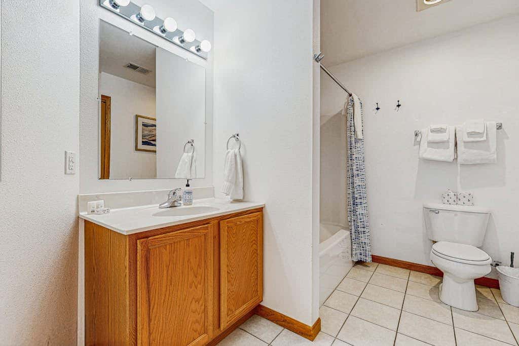 Thunderbird Resort Condo 1040C