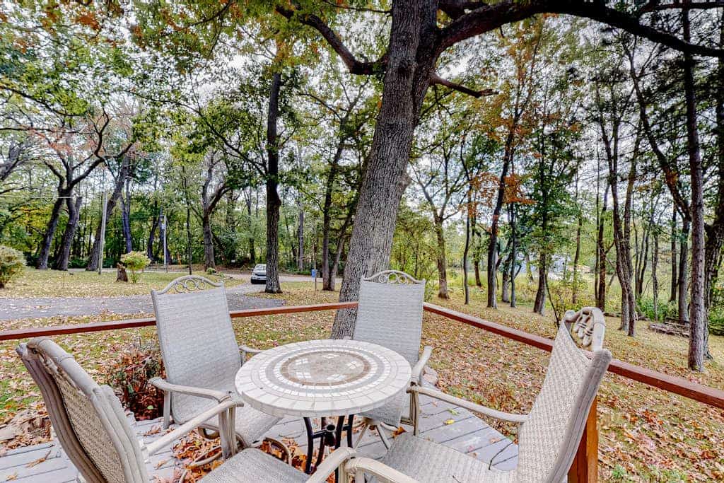 Peaceful river view home with a furnished deck, firepit, central AC, & WiFi