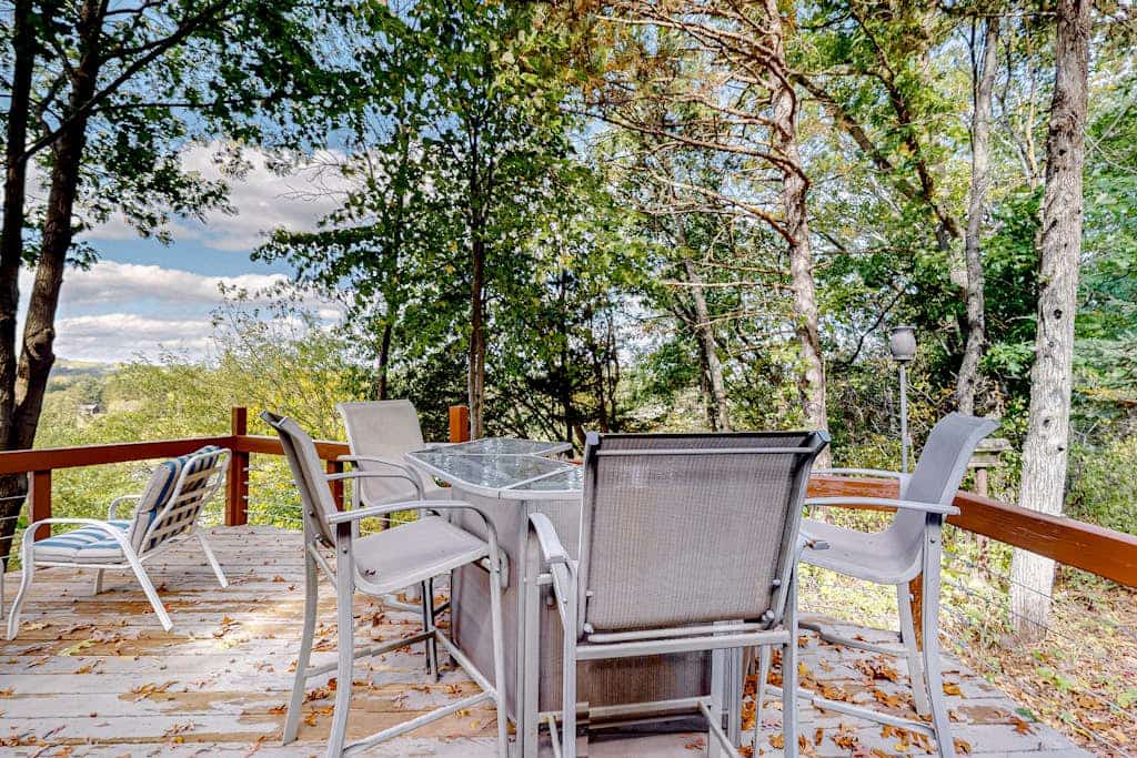 Peaceful river view home with a furnished deck, firepit, central AC, & WiFi