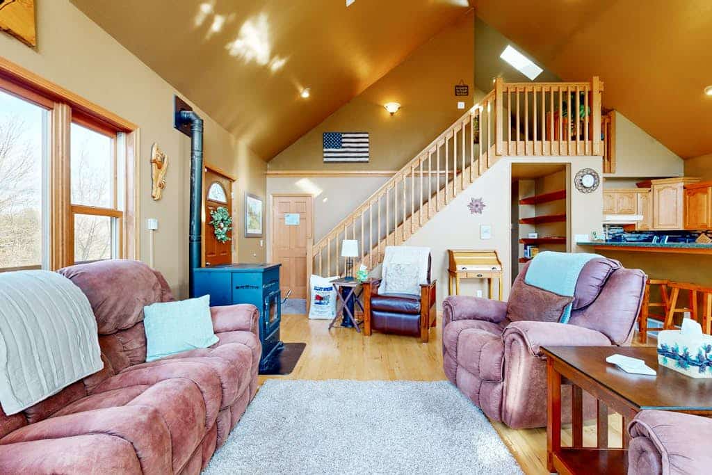 Charming Golf View Home, w/ Hot tub, Sauna, Fire pit, near Lakes & Trails!