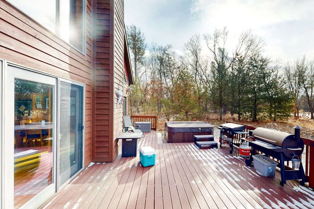 Charming Golf View Home, w/ Hot tub, Sauna, Fire pit, near Lakes & Trails!