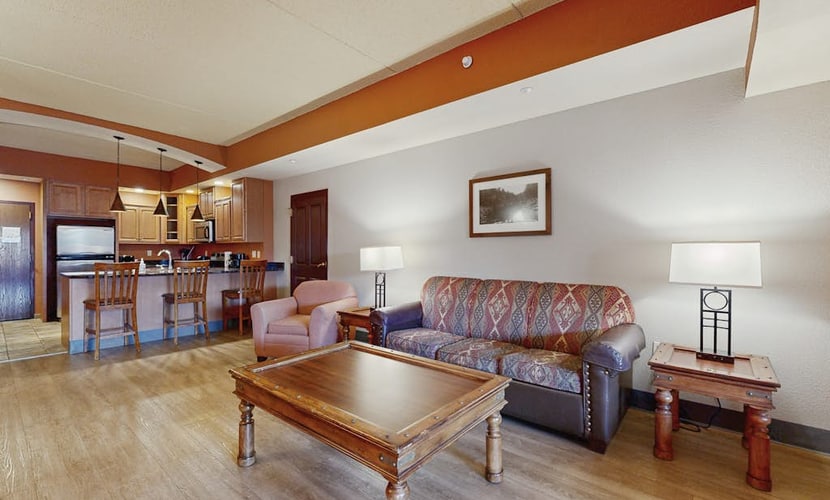 Chula Vista condo w/ whirlpool, fireplace, central AC & playground