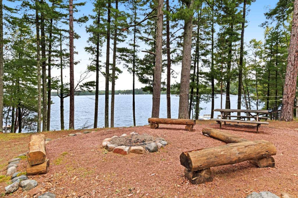 Family-friendly and waterfront home w/ basketball hoop - Dogs ok