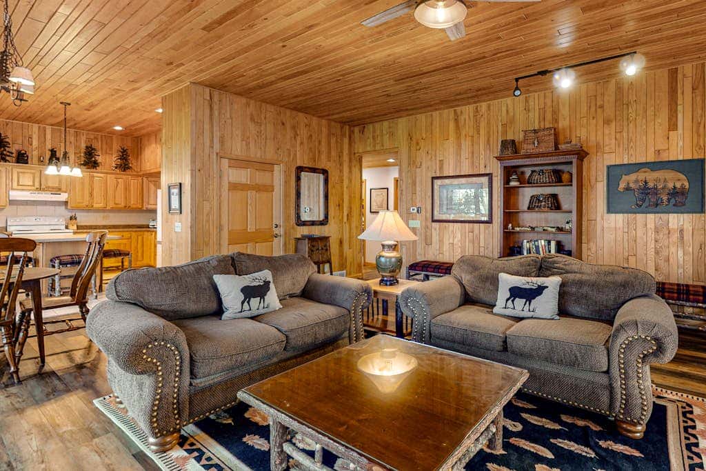 Chippewa Retreat - Den