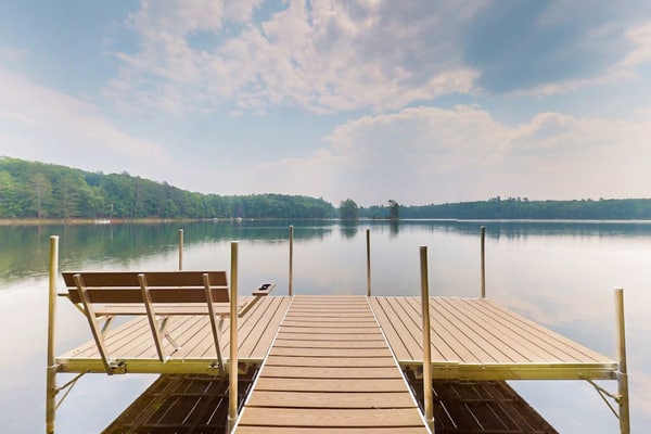 Year-round Northwoods retreat on quiet lake near Minocqua