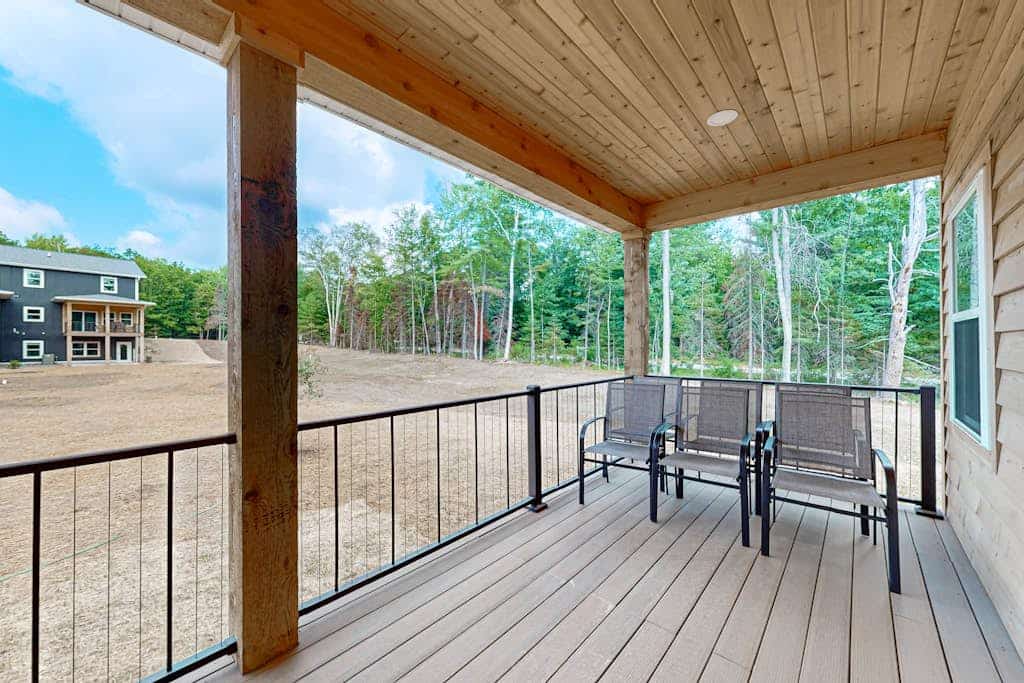 Two Modern Northwoods Townhome near lakes, trails & town-perfect for adventures!
