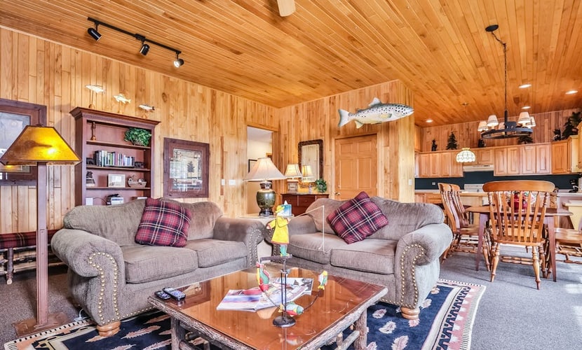 Lake resort villa with water views, screened porch & marina - dog-friendly