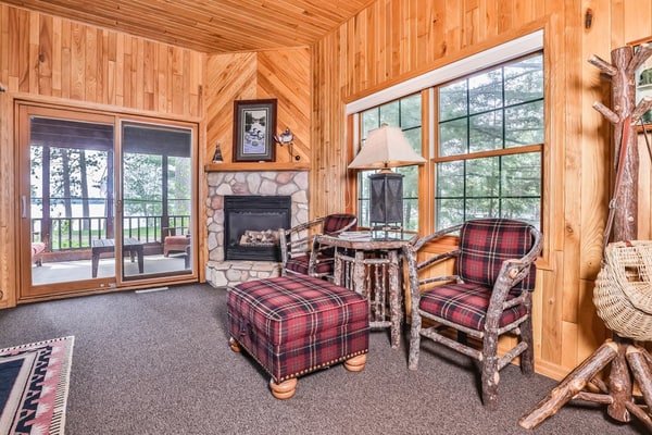 Lake resort villa with water views, screened porch & marina - dog-friendly