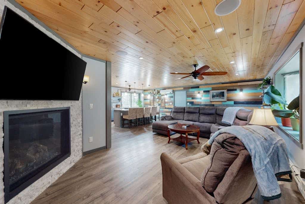 Cozy Wooded home with WIFI, Gas Grill, Two Kitchens, Near Lakes & Trails