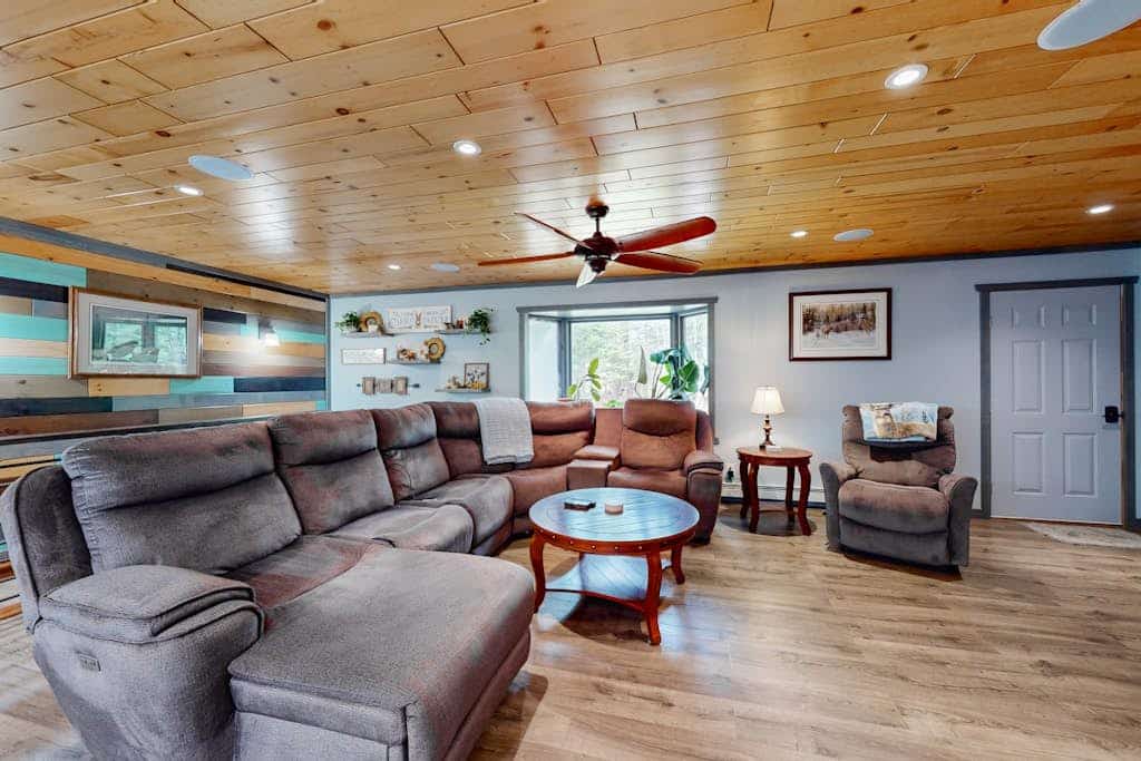 Cozy Wooded home with WIFI, Gas Grill, Two Kitchens, Near Lakes & Trails