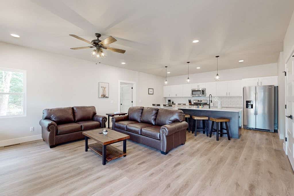 Modern Northwoods Townhouse near lakes, trails & town‚Äîperfect for adventures!