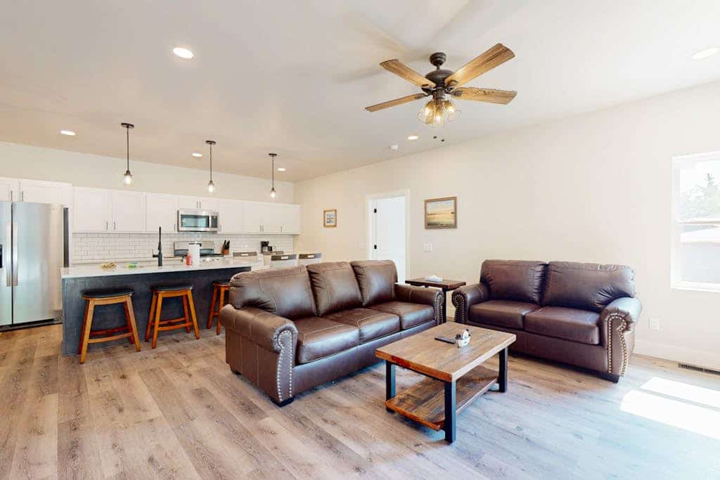 Modern Northwoods Townhouse near lakes, trails & town‚Äîperfect for adventures!