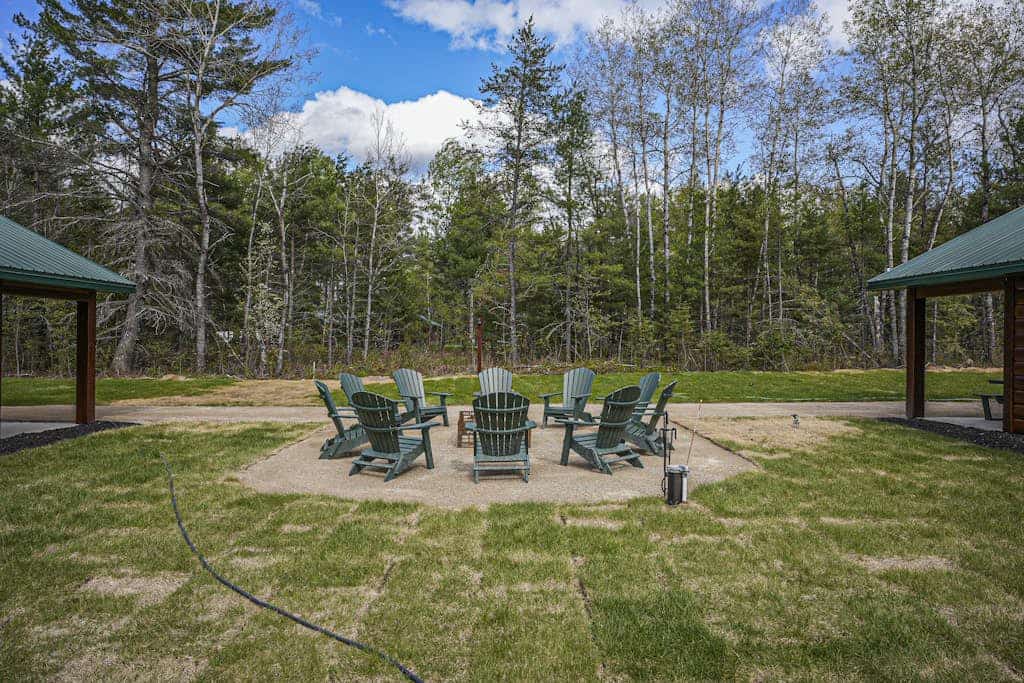 Modern dog-friendly cabin with hot tub, gas fireplace, patio, grill, & washer/dr