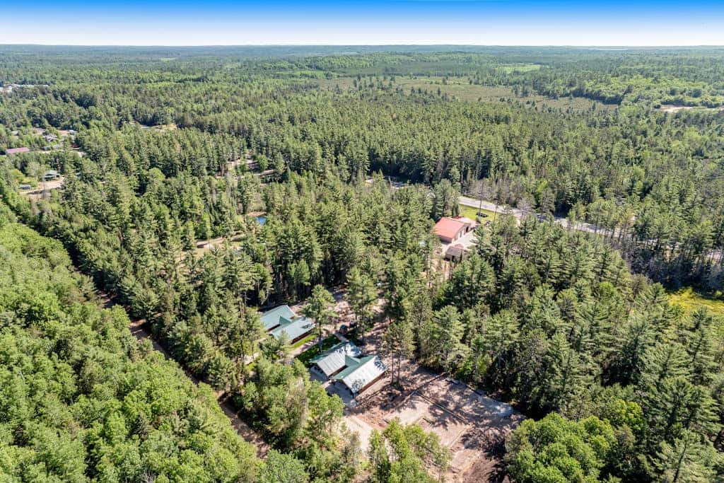 Fantastic dog-friendly cabin with hot tub, fireplace, patio, grill, central AC, & W/D