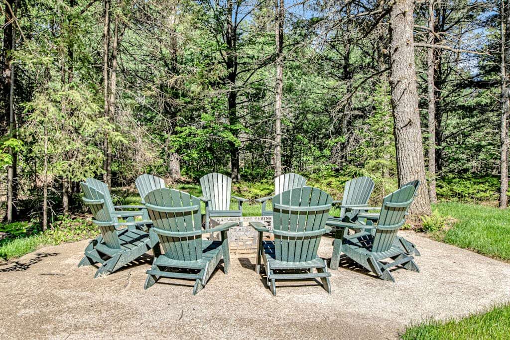 Fantastic dog-friendly cabin with hot tub, fireplace, patio, grill, central AC, & W/D