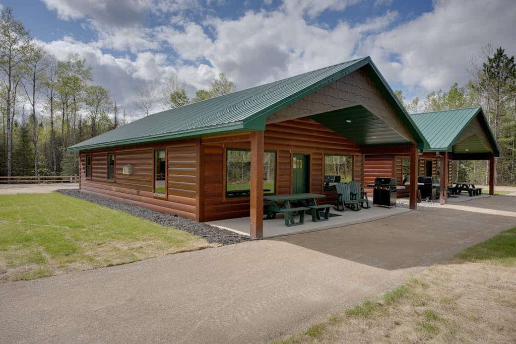 Contemporary dog-friendly cabins with hot tub, fireplaces, patios, & game room