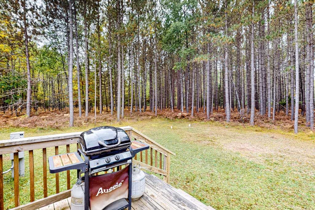 Cozy, dog-friendly home with on-site snowmobile/ATV trails & firepit