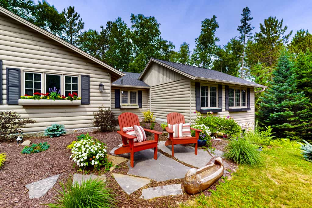 Serene Lakefront Home w/ Wifi, docks, kayaks, gas grill, fire pit & more