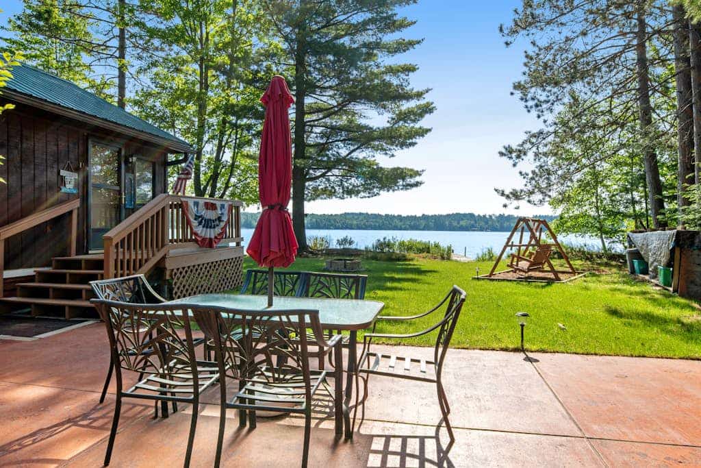 Cozy, lakefront cottage w/ a firepit,kayak,shared patio, gas grill, & free WiFi