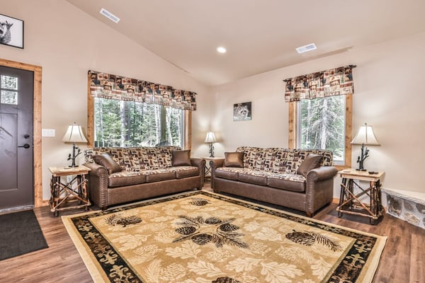 Stylish dog-friendly cabin with hot tub, fireplace, patio, grill, central AC, & W/D
