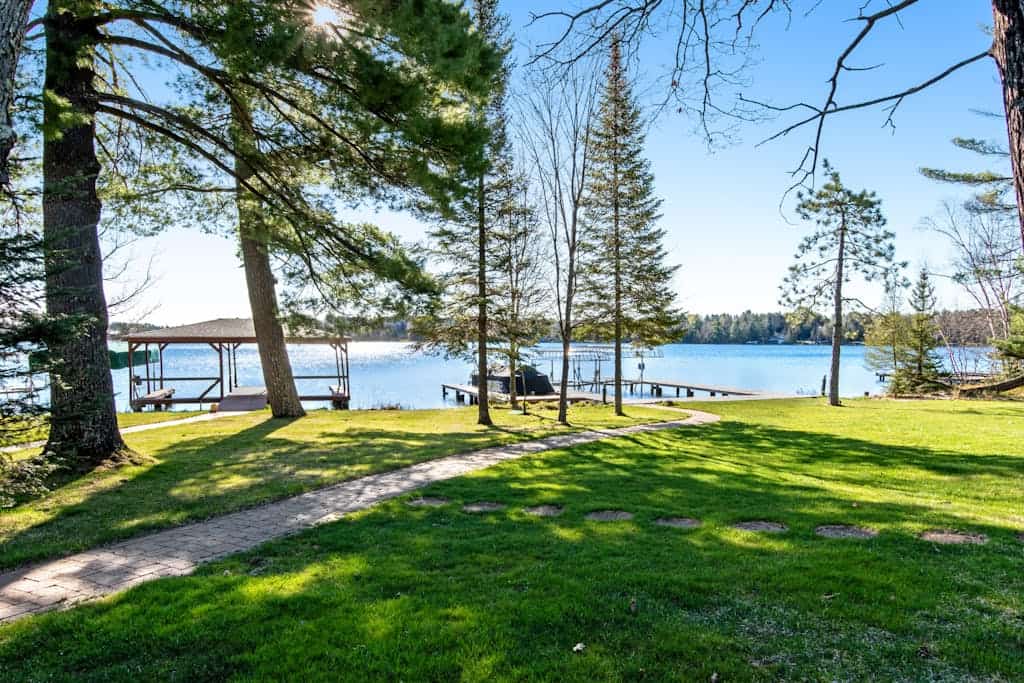 Newly-built condo on Duck Lake with decks, private dock, & firepit