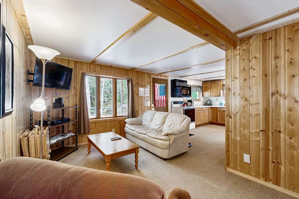 Dog-Friendly Retreat Near Trails & Lake with Full Kitchen, Central AC, & WiFi
