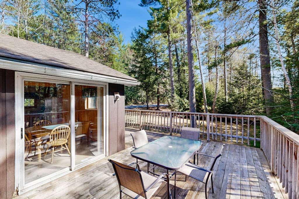 Dog-Friendly Retreat Near Trails & Lake with Full Kitchen, Central AC, & WiFi