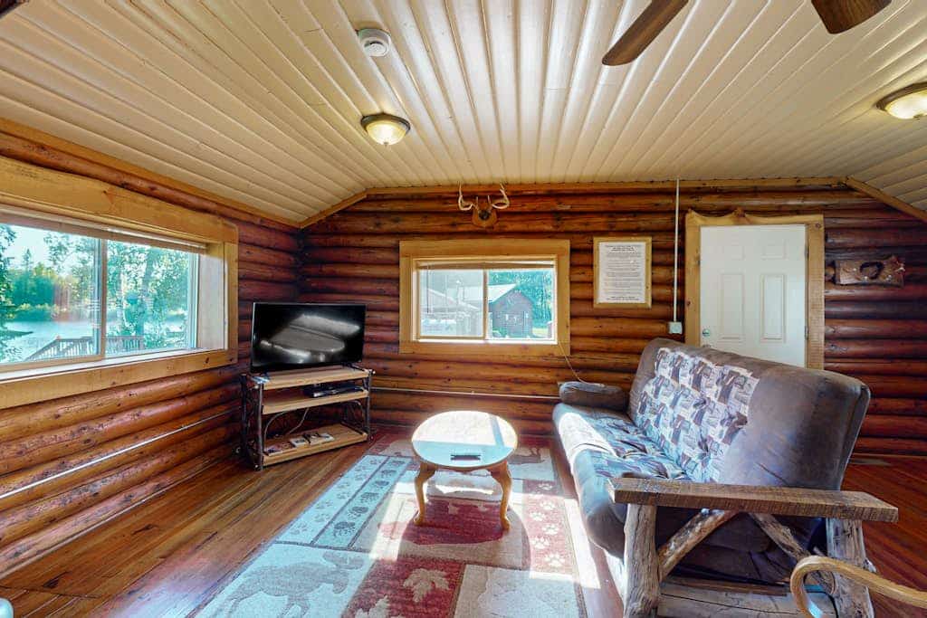 Cozy Cabin located on the Turtle Flambeau Flowage, great for all seasons!