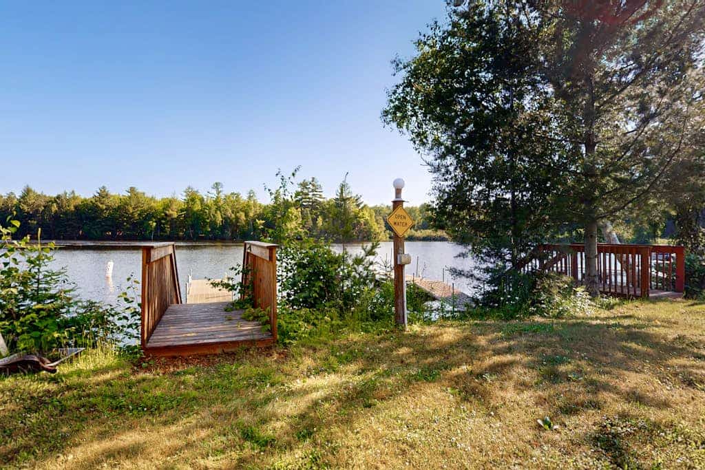 Cozy Cabin located on the Turtle Flambeau Flowage, great for all seasons!