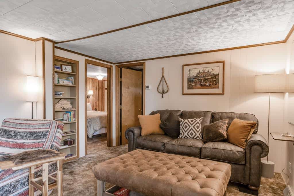 Lovely home with Mercer Lake view, patio, full kitchen, on trail 17